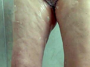 Nice and smooth homemade bathing session. Shaved amateurs in the shower 😊