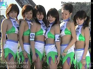 hey, check this japanese race queen out! 🏎️