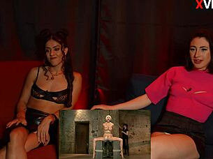 세 미녀들 BDSM 포르노 보며 반응