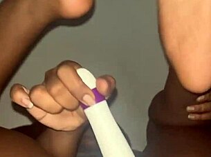 Ebony babe rips clothes and shakes dripping ass