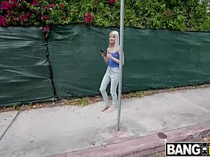 Watch luna give stranger pussy! 😏