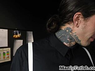 i mesmerized a crossdresser in fishnets barebacking an inked bottom