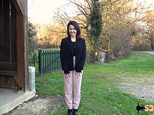 M�lia Rose takes deep anal fucking in the bathtub like a sexy slut.