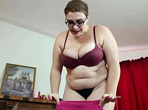 jane judge tries on small pants