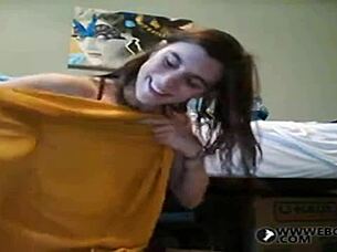 Kit Clementine Performs Live on Webcam for Wwwebgirls Com
