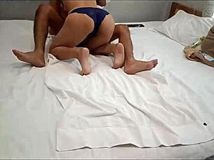 လီးကိုသေချာစုပ်ပေးပီး ဖင်ထဲသံလုံးထည့်ပီးလိုးခံတဲ့ ကျောင်းသူကြိုက်ကုန်းစော်လေး