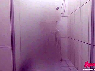 Blonde amateur nayara takes a relaxing bath