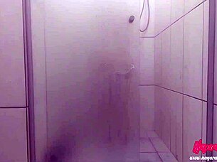 Blonde amateur nayara takes a relaxing bath