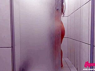 Blonde amateur nayara takes a relaxing bath