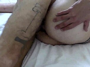 israeli guy with huge cock fucks messenger