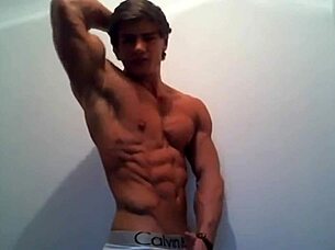 Jeff Seid flexes his muscular body in high definition