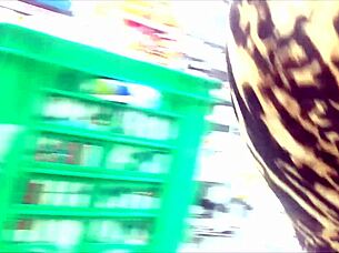 Does this leopard milf's leggings tease her rich ass?