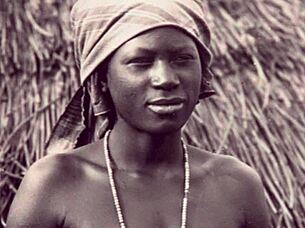 Vintage Women Exposing Natural Tits Outdoors