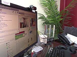 nia nacci discovers gloryhole for blowjob and swallow