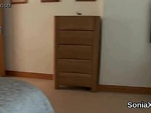 british mature lady sonia displays huge melons