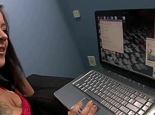 nia nacci discovers gloryhole for blowjob and swallow