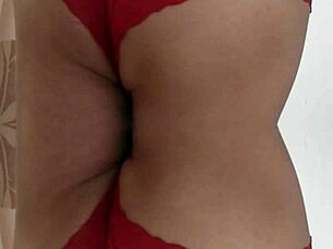 Rød og sort bikini frister til vild sex