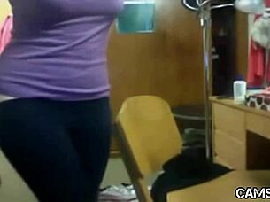 Amateur Webcam Masturbation Featuring Tits and Ass