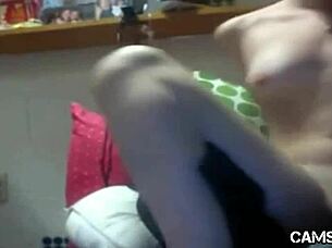 Amateur Webcam Masturbation Featuring Tits and Ass