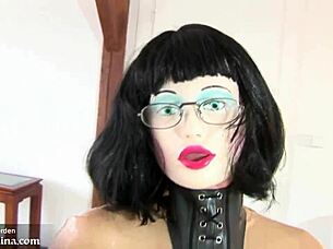 Casual training with latex-clad BDSM mistress