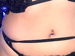 Tattooed hottie Bella Luna rides cowgirl with pierced nipples in quick homemade fuck session