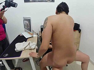 Jefe lesbiana licks her secretary's pussy so good