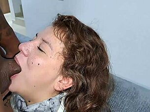 mi hermanastra sabe chupar una buena polla con juguetes