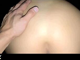 me rellenan de semen dos chicos en fiesta swinger y su semen me escurre por mi vagina uno atras de otro