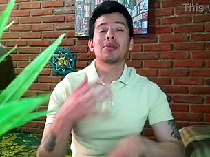 le pague a un musculoso vergon para que me quitara la virginidad relato sexual