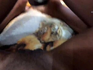 Tava Tocando Punheta Vendo Pornô a Novinha Acordou Já Me Dando a Bucetinha Apertada Dela