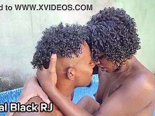 Casal Transando na Piscina with Blowjob and Oral