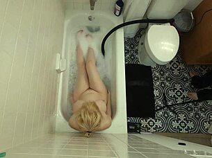 Annie Archer Hanging Bag And Shower Scene