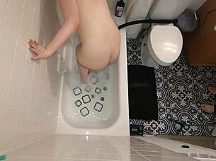 Annie Archer Hanging Bag And Shower Scene