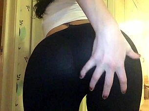 Teen amateur experiences intense orgasmic pleasure