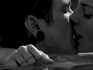 lana del rey sings about blue jeans in a casual vibe