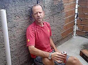 I sucked the bricklayer's cock while crossdressing in his house.