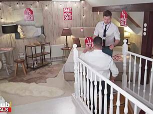 페이크허브 뜨거운 점원 콘테스트에서 가슴 큰 레드헤드 이겨?