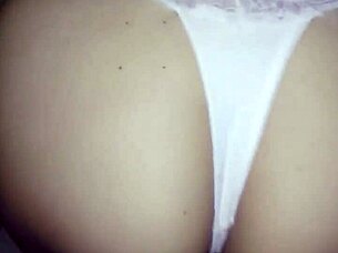 Chava Mostrando Las Nalgas En Tanga Y Abriéndose El Culo