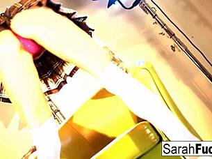 i'm busty babe sarah, dressin' up and masturbatin'.