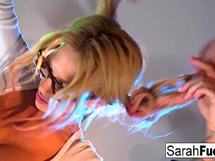 i'm busty babe sarah, dressin' up and masturbatin'.