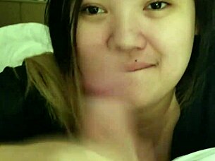 My asian gf sucking my dick 😍