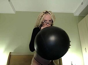 I blowed big balloon and poped it with long nails