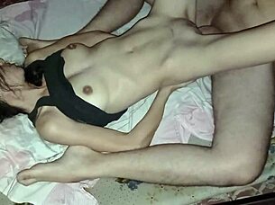 desperté a la empleada doméstica para sexo, disfrutamos mucho follando su coño casero