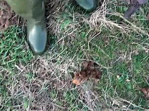 Why is broke wearing her mask in public with redhead ass exposed?