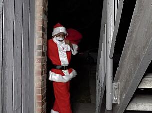 want to see christmas threesome with big black cock and squirting?