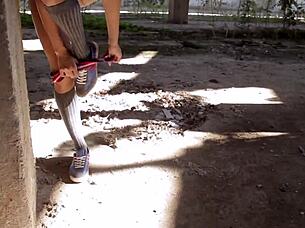 Intenzivní fitness seance na veřejné ulici