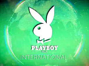 Intense cosmo fitness session on public street