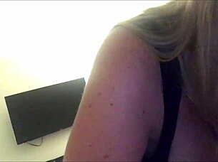 Jenna jaymes enjoys thick cock blowjob