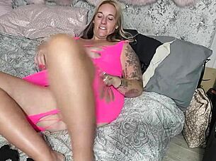 Milf with pinky pussy dresses before masturbating at home