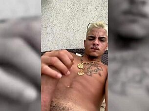 tardezinha jerks off on the home porch